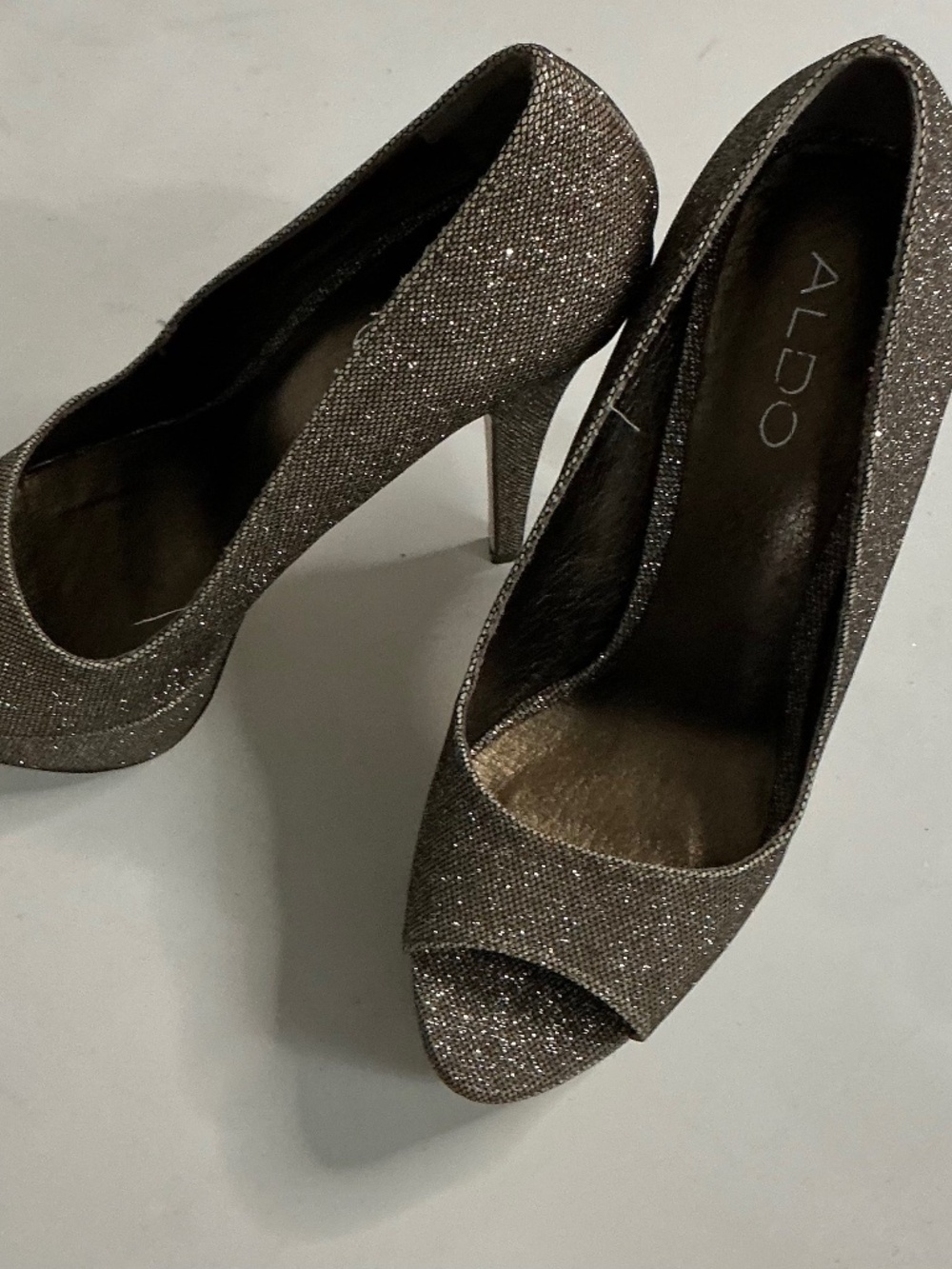 Aldo vintage gold sparkle peep toe platform 5 inch heel size 7.5